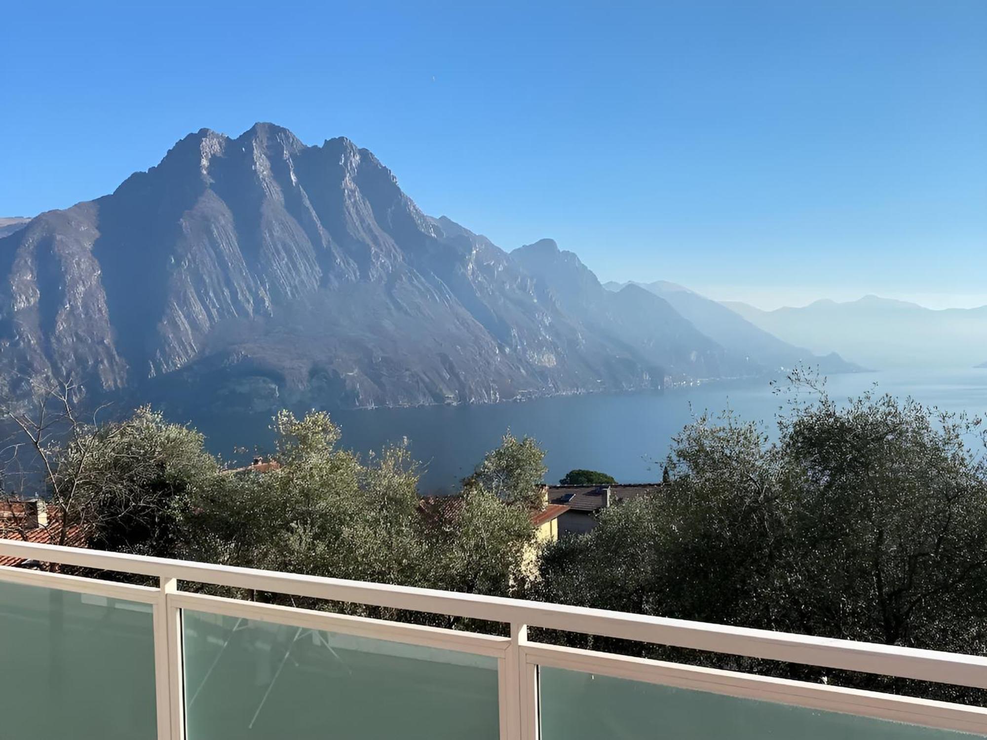 Happy Guest Apartments - Blue Apartment Riva di Solto Exterior photo
